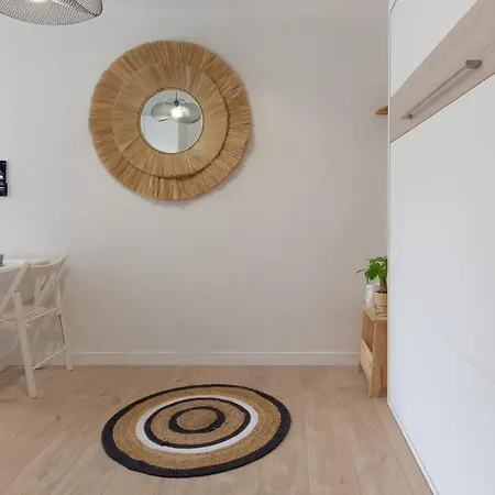 Apartman Travel Homes - Grand Rue, Petite Venise - Compact & Cosy - Lit Mural