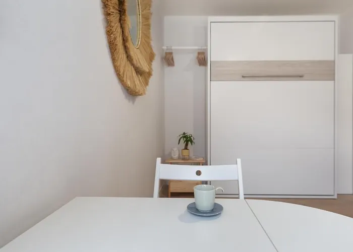 公寓 Travel Homes - Grand Rue, Petite Venise - Compact & Cosy - Lit Mural